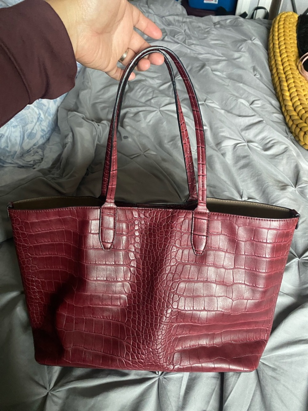 Women's Croc-Texture Tote Bag in Burgundy